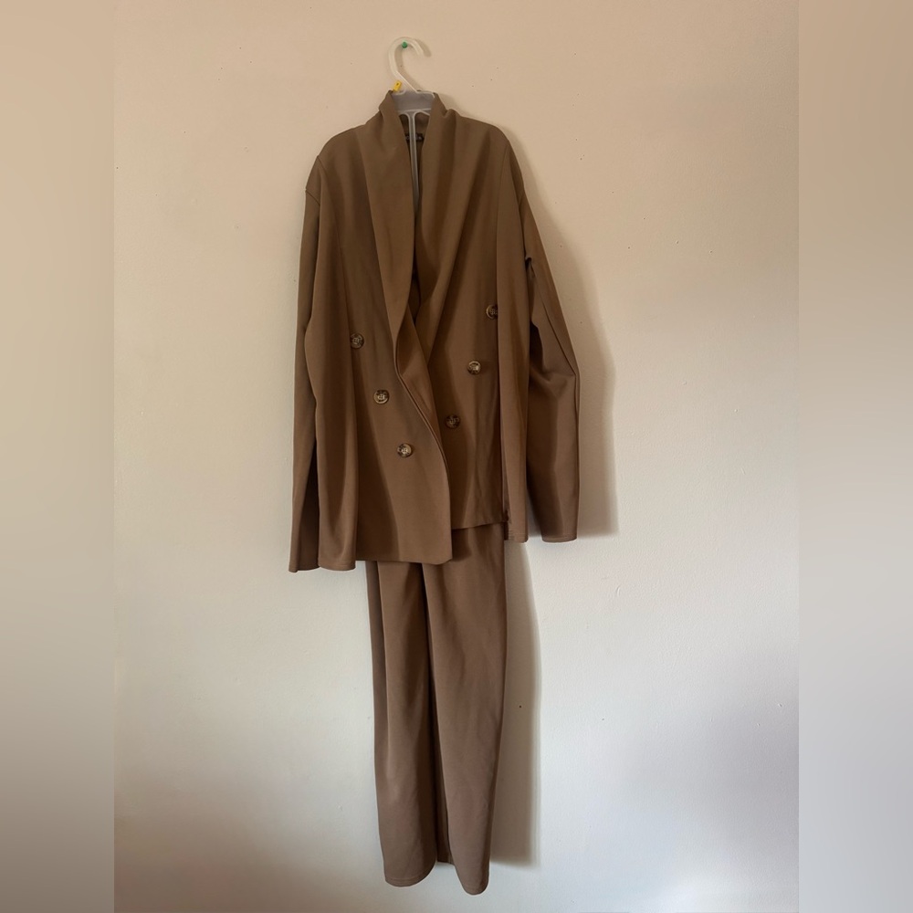 Boohoo 2Pcs tan/brown double-breasted relaxed boyfriend blazer with pleated pant